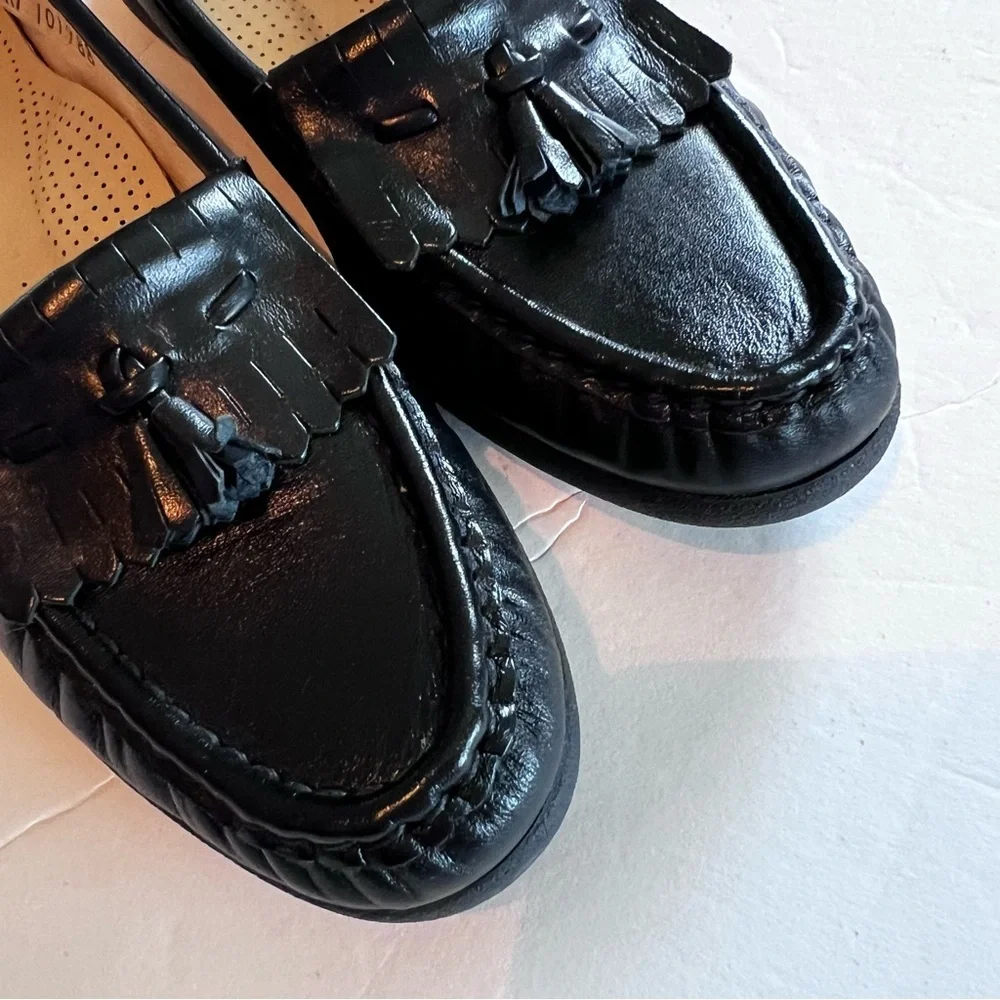 NWOT SAS Women's Tassel Kiltie Loafers in Brown size 8S
